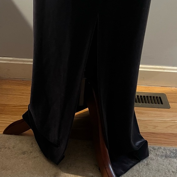 Elegant Grey Evening Dress with Leaf Embellishments - Picture 6 of 6